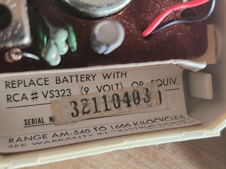 RCA Portable AM Pocket Radio RZG 101J Gray 1970s Vintage Orig Box Tested Works - Image 4 of 4