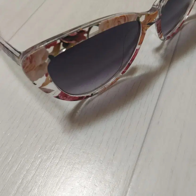 Flower Pattern Sunglasses - Unique Design - image 5