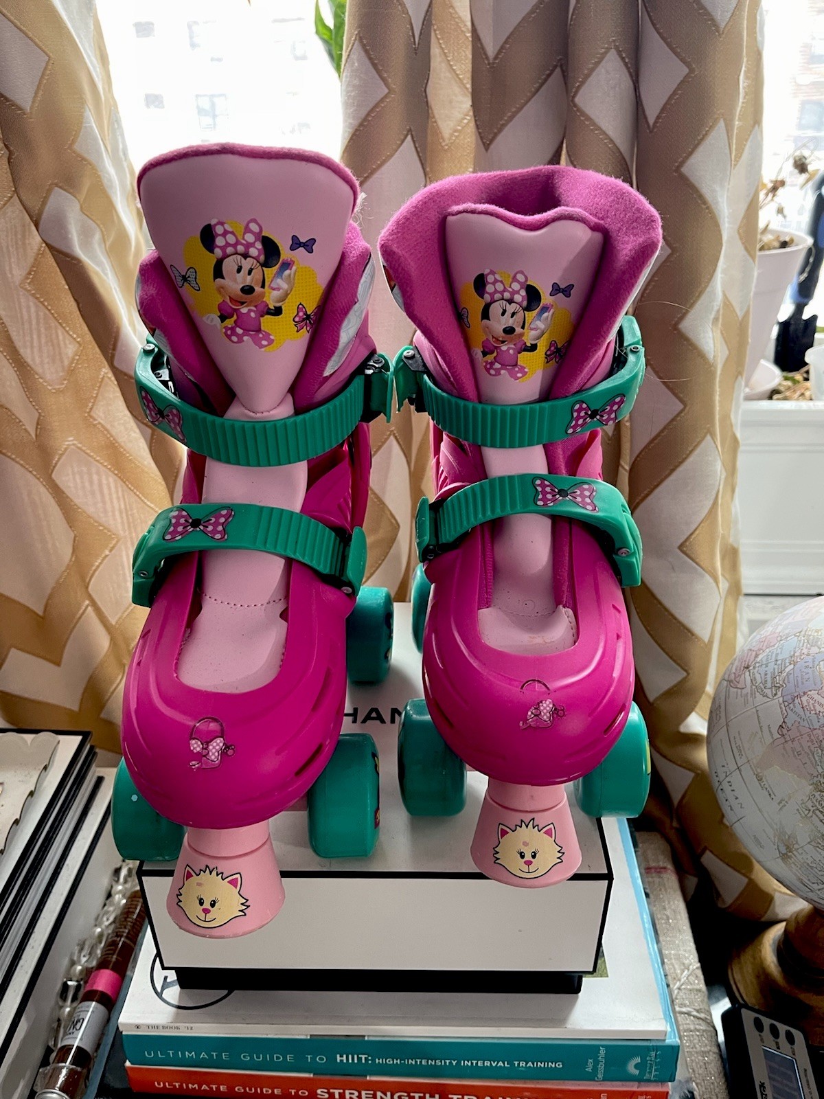 - Minnie Mouse Size J10-j13 New Without Box Or Tags