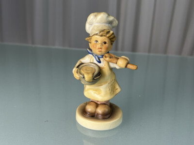 Hummel Figurine 2038 Master Chef 12cm. 1 choice. Excellent Condition