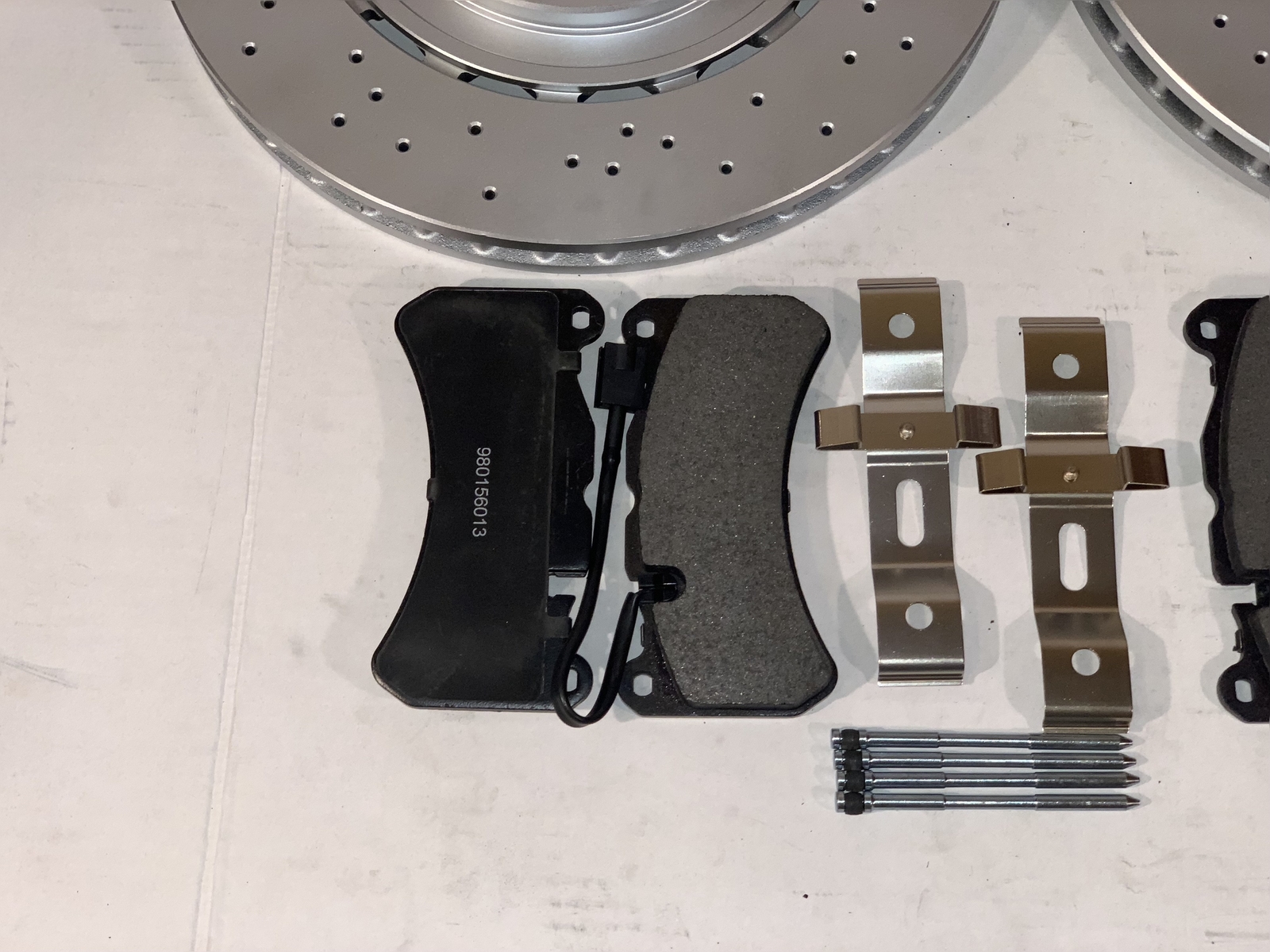 Maserati Ghibli SQ4 Quattroporte AWD Front Rotors & Brake Pads Set
