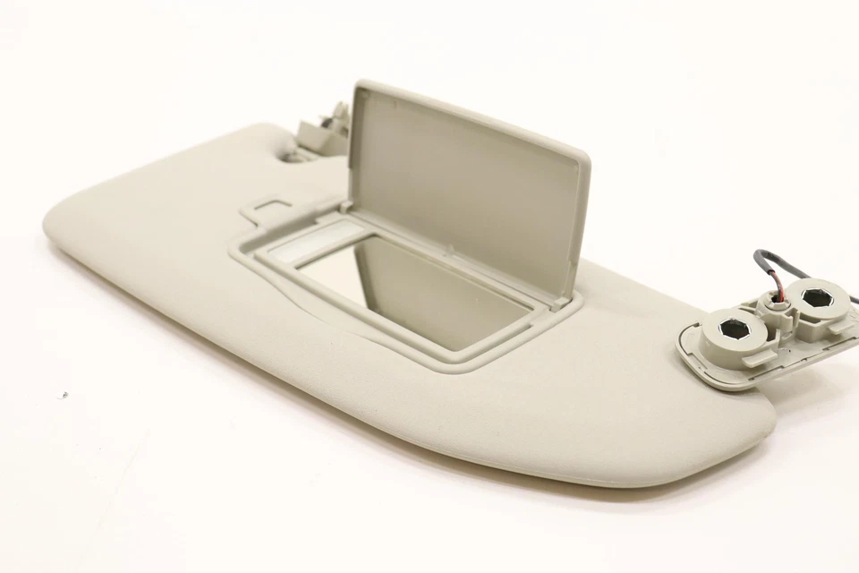 2019 - 2025 年沃尔沃 S60 前挡风板右侧遮阳板原始设备制造商白色_UE00 — 第 2/4 张图片