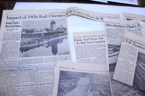 Lotto di circa Ritagli di giornale anni '50 con installazione ferrovia baule grande - A - Foto 4 di 12