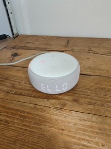 Amazon Echo Dot (3. Generation) Smart Lautsprecher mit Uhr und Alexa