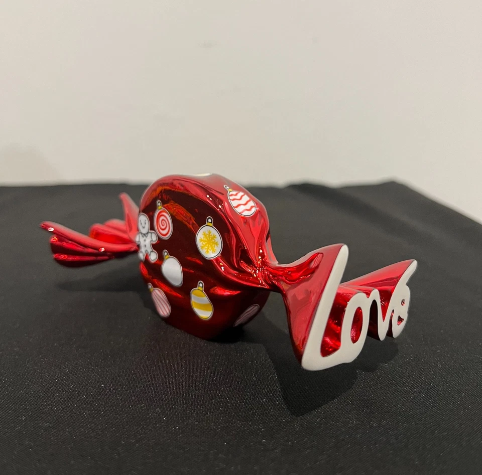 Piccola scultura natalizia POP ART in resina di Sagrasse Candy LOVE idea regalo - Immagine 2 di 4