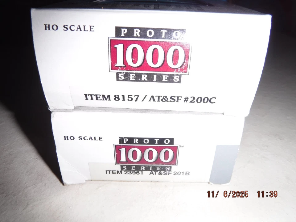 LIFE-LIKE HO PROTO 1000 SANTA FE (ATSF) F3A-F3B  LOCOMOTIVE SET #200C/201B - NOS - Image 2 of 4