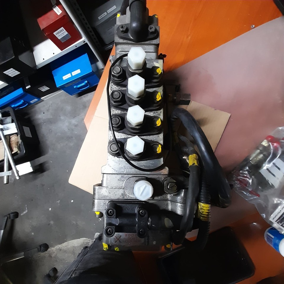 MITSUBISHI ZEXEL 4D34 FUEL INJECTION DIESEL PUMP AND INJECTORS ME015066