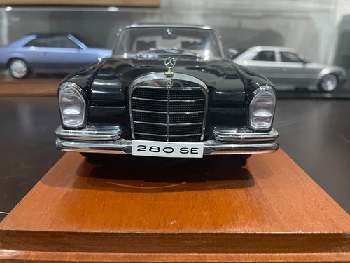 AUTOART 1/18 1968 Mercedes 280SE Coupe Black 1:18 - Picture 9 of 14