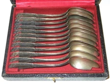 12 ANTIQUE SFAM FRENCH SILVERPLATE TEASPOONS W/ CASE