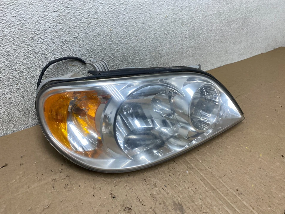 Faro lateral derecho pasajero Kia Sedona 2002 a 2005 OEM U0375 DW Foto 3 de 4