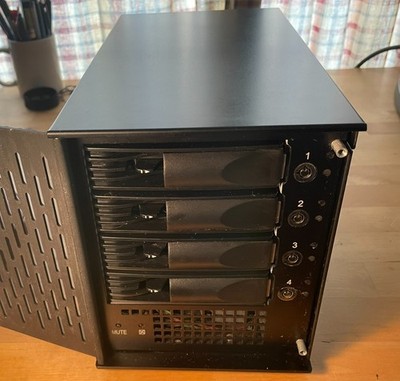 Black EnhanceBOX E4 MS Desktop SAS Disk Array Enclosure for 4x3.5'' SATA-II HDDs