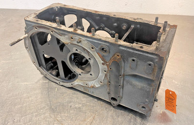 New Holland 1530 Tractor Transmission Rearend Housing
