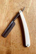 Thiers-Issard, Rasiermesser Le Dandy, 5/8, weißer Plastikgriff