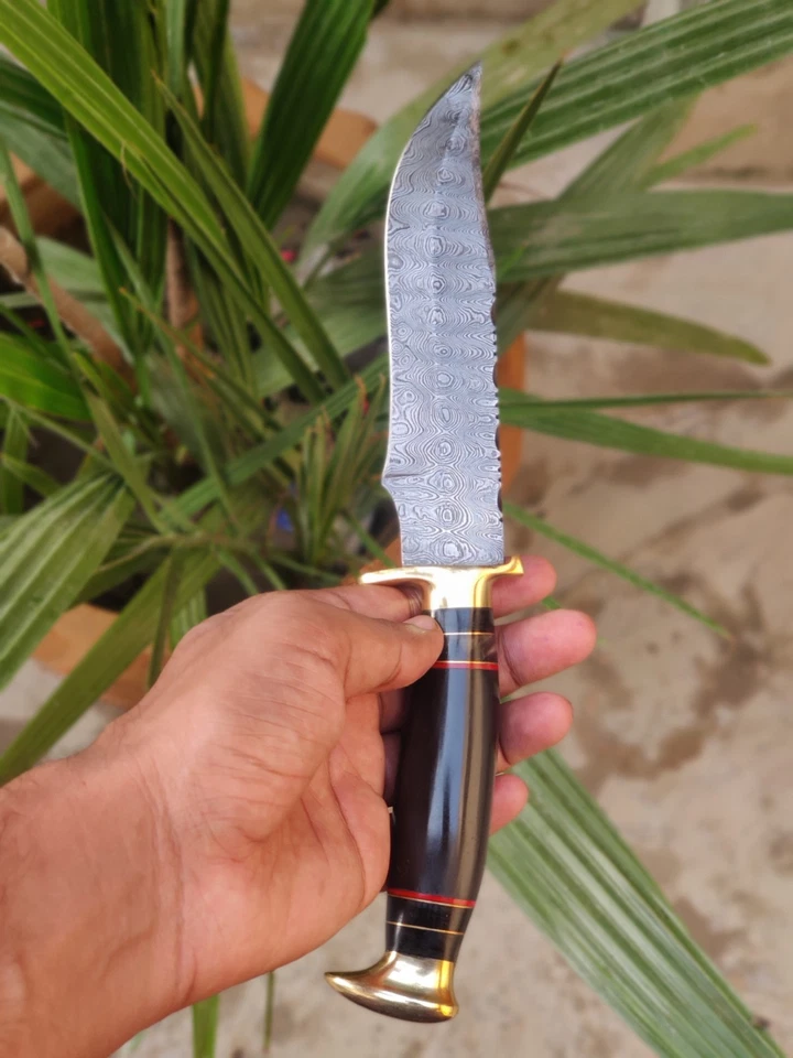 Handgefertigtes Bowie-Messer aus Damaststahl, Messing-Parierstück & Horngriff - Bild 4 von 4
