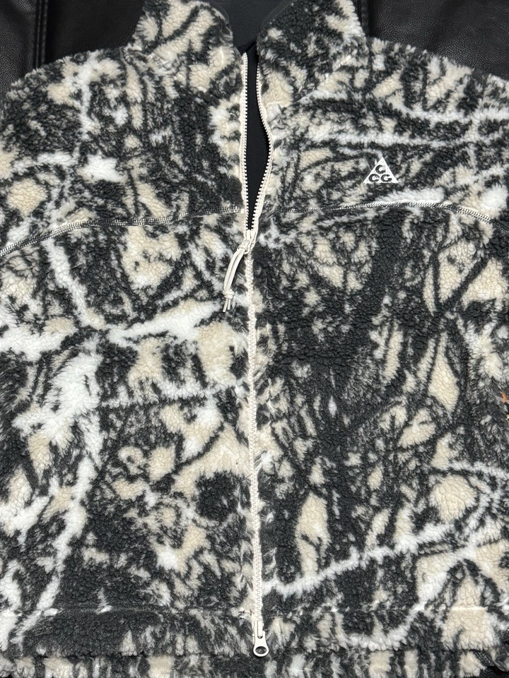 Chaqueta polar a prueba de viento Nike ACG "Canwell Glacier ADV" FV7339-104 mediana para mujer Foto 4 de 4