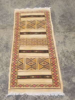 Vintage traditioneller handgefertigter marokkanischer Flachgewebe Wolle mehrfarbig Kelim 173 x 69 cm