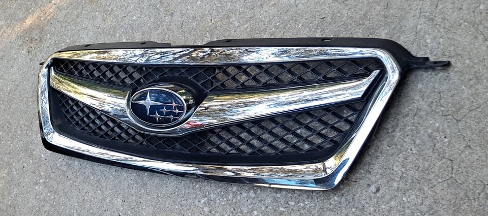 2010 2011 2012 Subaru Legacy Sedan Front Grille Chrome & Black Foto 2 de 4