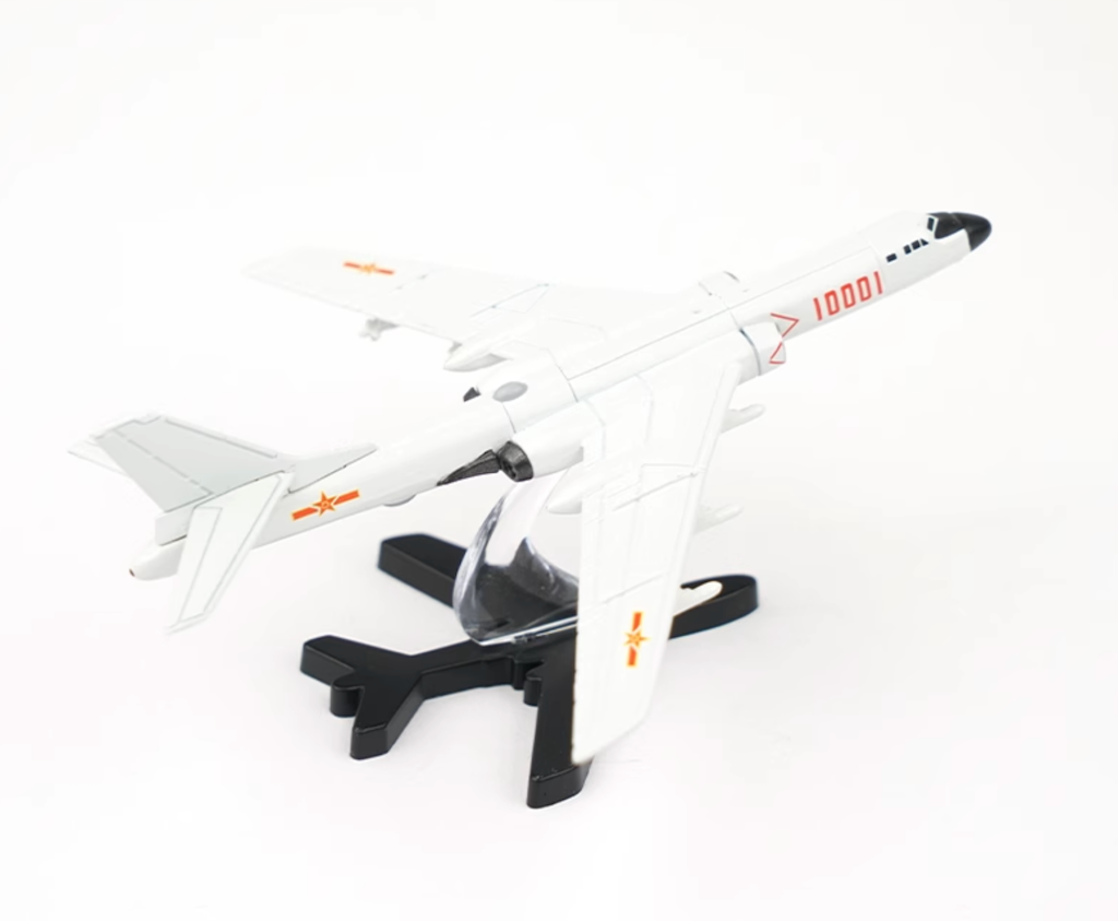 XCARTOYS 1:400 Military Xian H-6K Strategic Bomber Model XCARTOYS 1:400 Military Xian H-6K Strategic Bomber Model