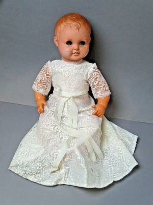 alte große Puppe mit Stoffkörper und Hochzeitskleid DDR ...