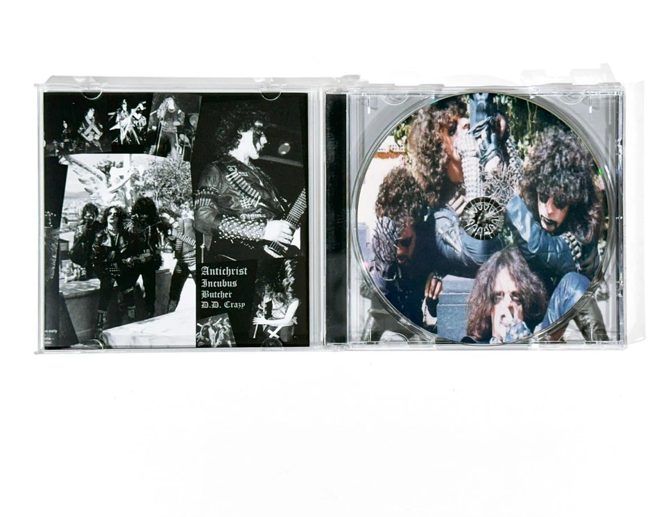 SARCOFAGO Nights In Hell CD + Die Cast Enamel Pin Foto 3 de 4