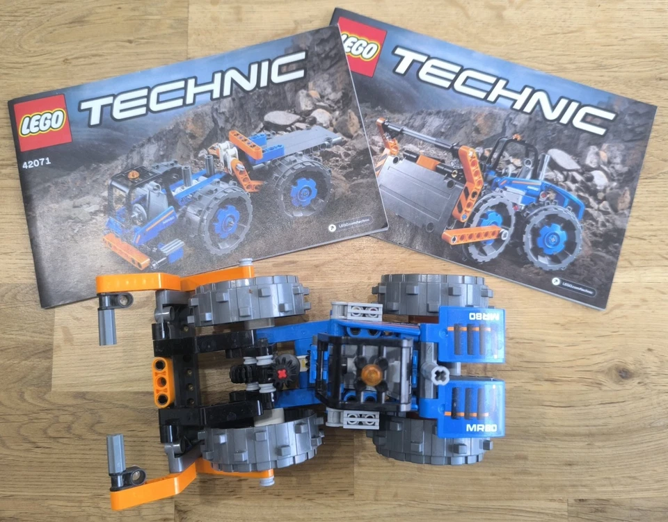 LEGO Technic 42071 Dozer Compactor, photo 1 sur 4