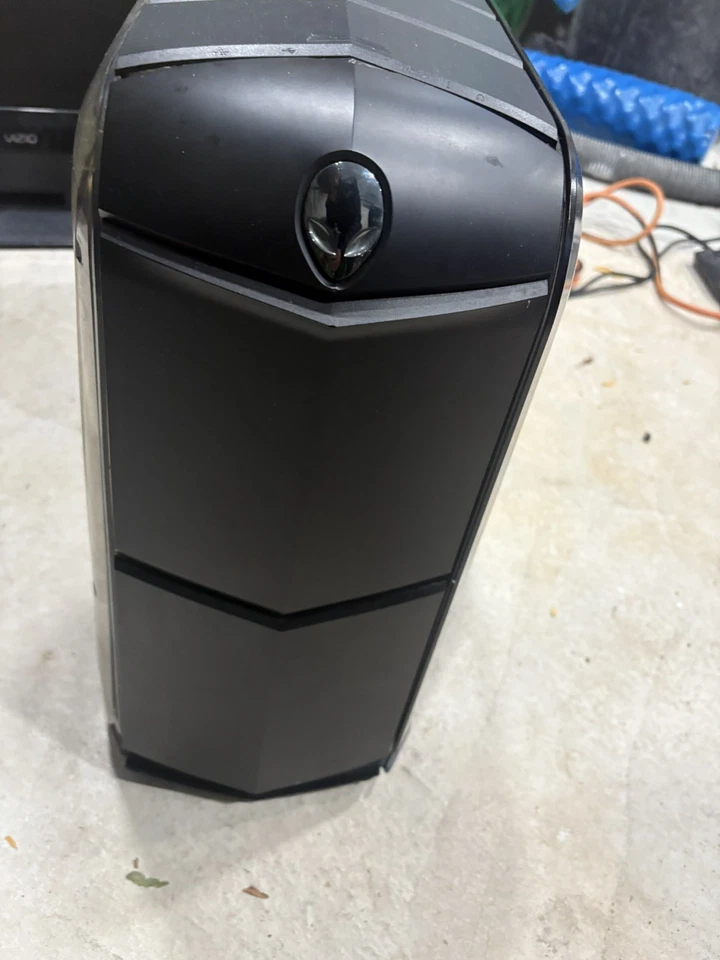 Alienware Aurora R4 Gaming Desktop - 16GB Ram - i7-4930K @ 3.4GHz - WiFi - Image 4 of 4