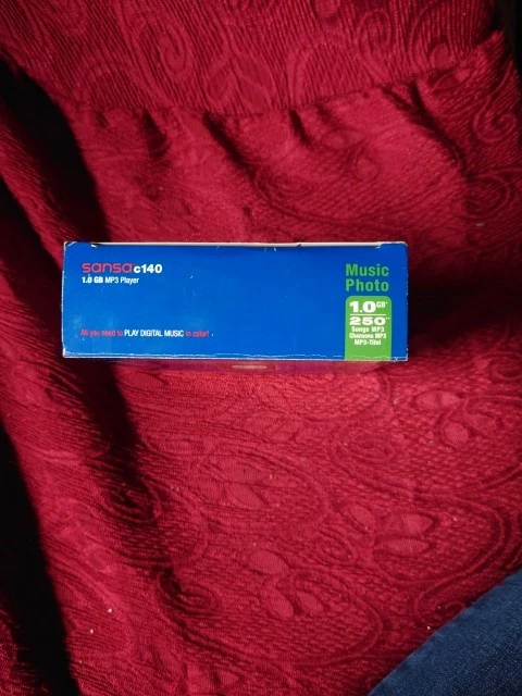 MP3 Player SanDisk Sansa C140 Play Music Small Photos 1 Gb  - Immagine 2 di 4