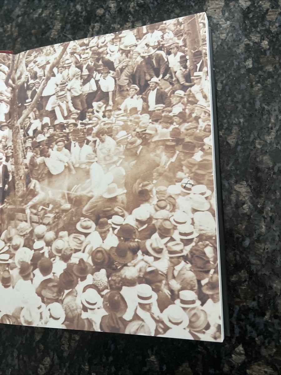 Without Sanctuary : Lynching Photography in America by James