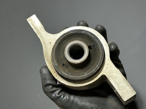 06-13 IS250 IS350 OEM front lower control arm suspension mount bushing brackets - Picture 9 of 12
