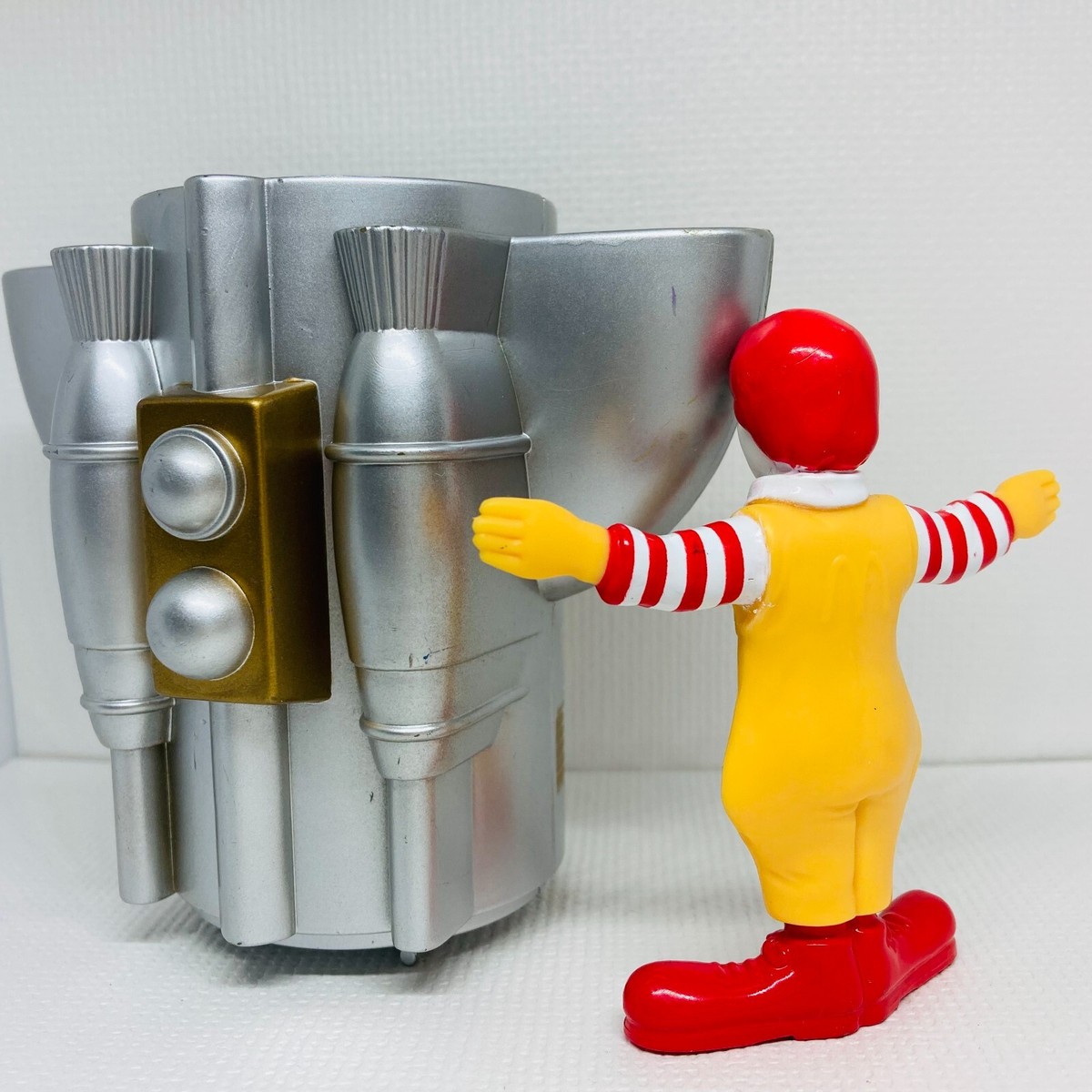 マクドナルドスペースシップフィギュアミニカーレア マクドナルドスペースシップフィギュアミニカーレア