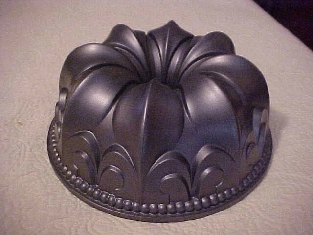 Fleur de Lis Bundt Cake Pan