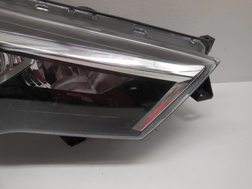 Toyota 4Runner передняя фара пассажирская правая галогенная 2014 - 2020 Y4 - Изображение 3 из 4