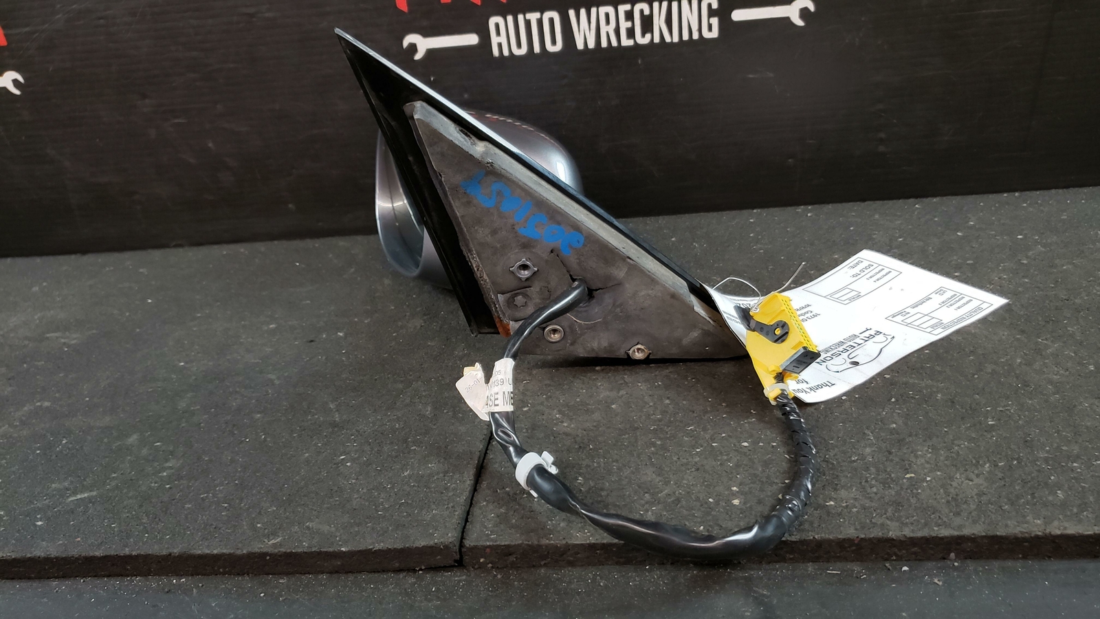 2005 MASERATI QUATTROPORTE DRIVER LEFT SIDE VIEW DOOR MIRROR, GRAY, CASE CRACKED