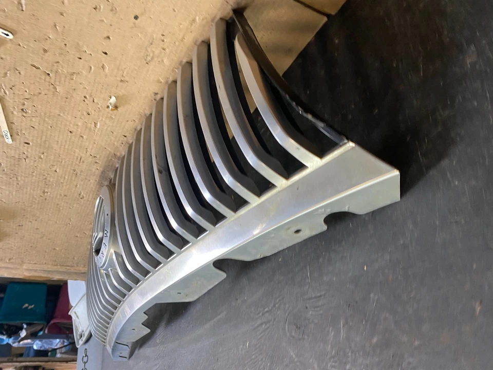 Parrilla superior delantera Mercury Mountaineer 2006 a 2010 OEM S3315 DG Foto 3 de 4