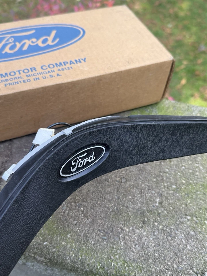 Almohadilla de bocina de volante de fábrica 71-77 Ford F150 F250 Bronco nuevo de fábrica OEM Foto 2 de 4