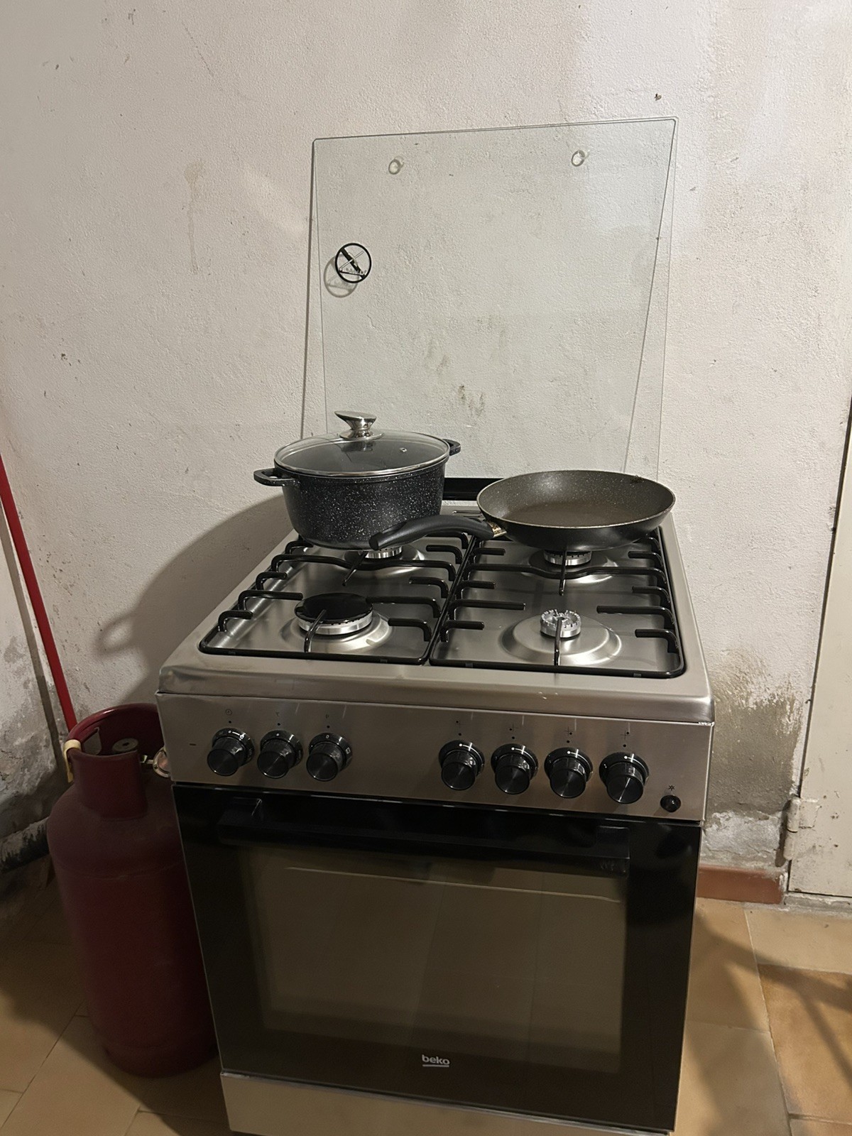 Cucina a Gas Beko - 4 Fuochi + Forno Elettrico | Ritiro a Mano