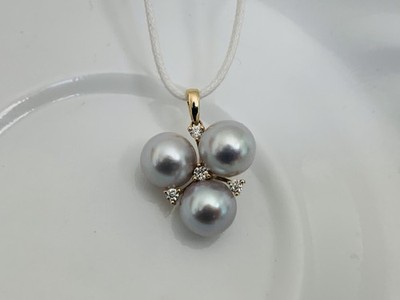 14k Gelbgold 8,5-9mm drei silberne graublaue Akoya-Perlen Moissanit Anhänger