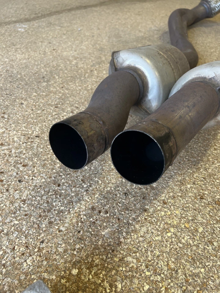 2013-2015 奥迪 RS5 B8.5 原始设备制造商羽绒/中管出口 — 第 3/3 张图片