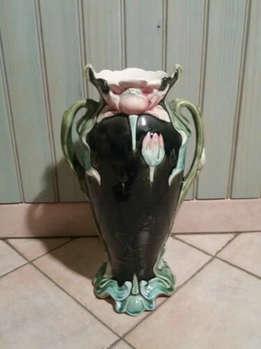 Vases objets de vitrine, décoratif du XXe siècle et récents en céramique