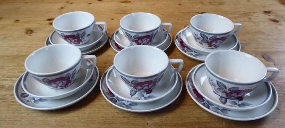 6 x Vintage Ridgway Pottery Trios Red Roses Cups/Saucers/Plates - Image 3 of 4
