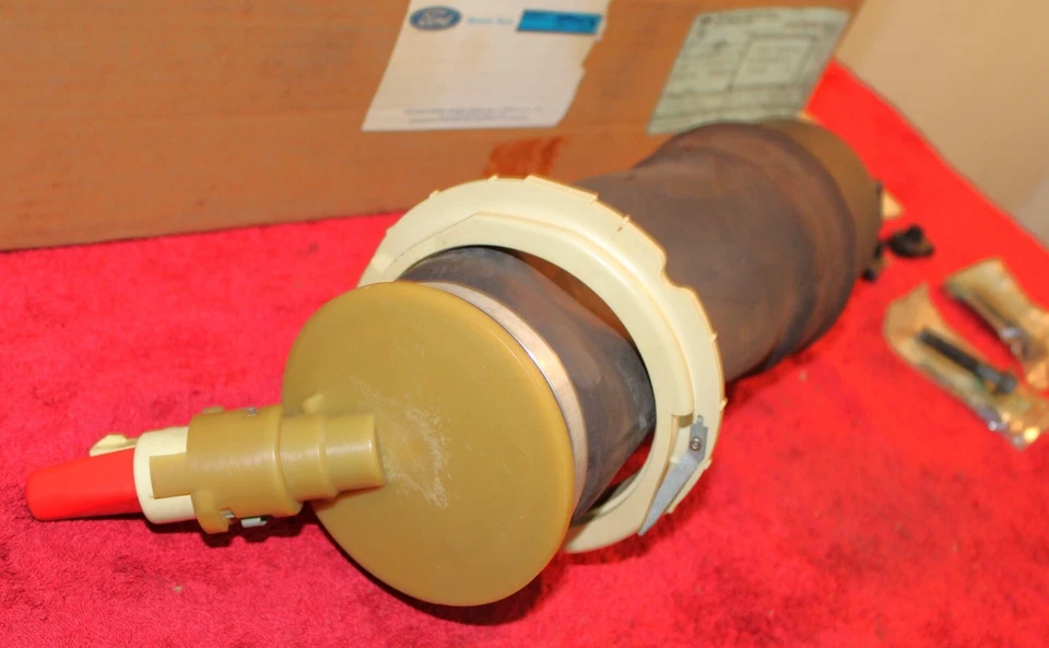1984-92 Lincoln Mark VII Coupe 84-87 Continental NOS REAR AIR SPRING & SOLENOID - Image 4 of 4
