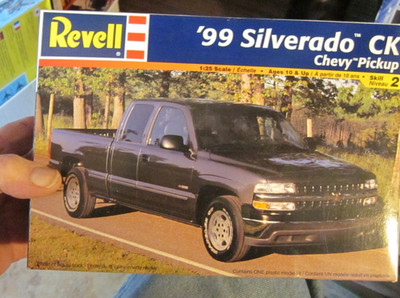 Revell '99 Silverado CK  Chevy Pickup  85-7646 Released  1999 NIOB