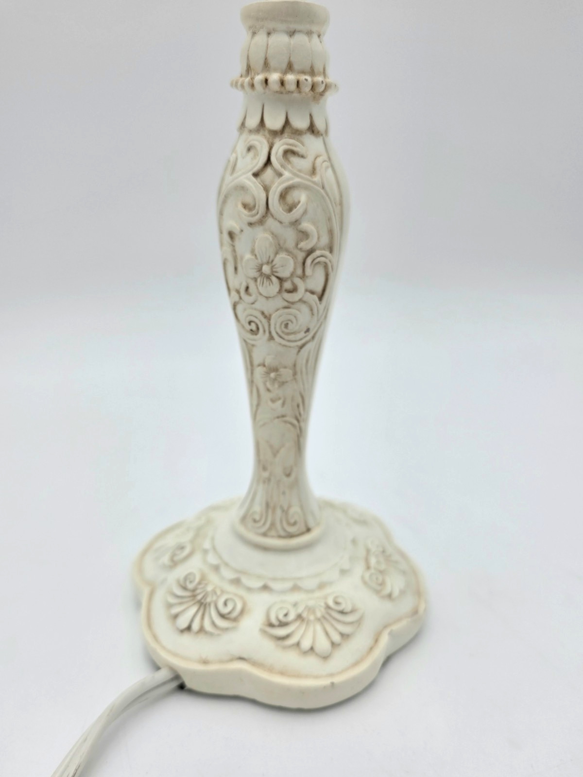 Ornate White Table Lamp Floral Scroll Base Cottage Chic Decor VTG Accent thumbnail 4