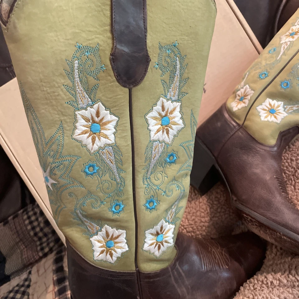 Double H Sonora 绿色和棕色皮革花卉刺绣西靴。 尺寸 8 — 第 4/4 张图片
