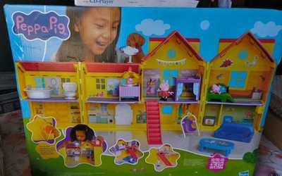 Peppa Pig Peppas großes Haus Spielset 80cm Verpackung beschädigt