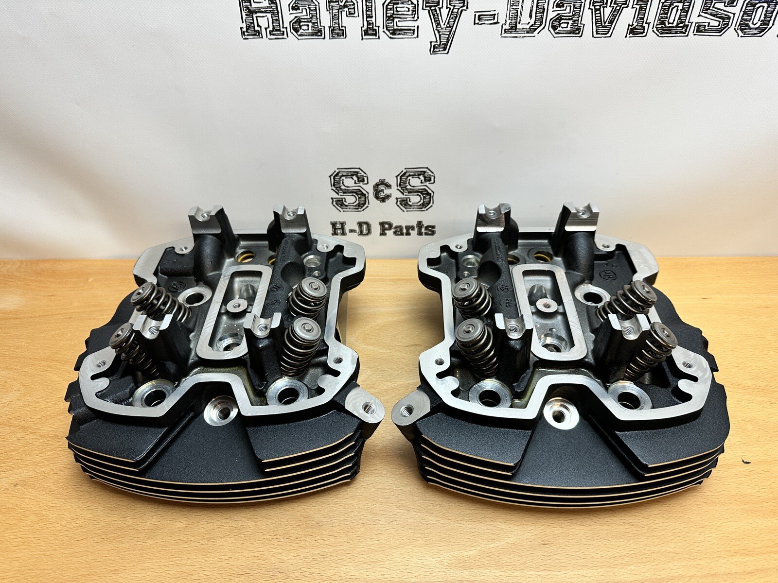 Genuine Harley-Davidson Milwaukee-Eight 114ci CYLINDER HEADS 