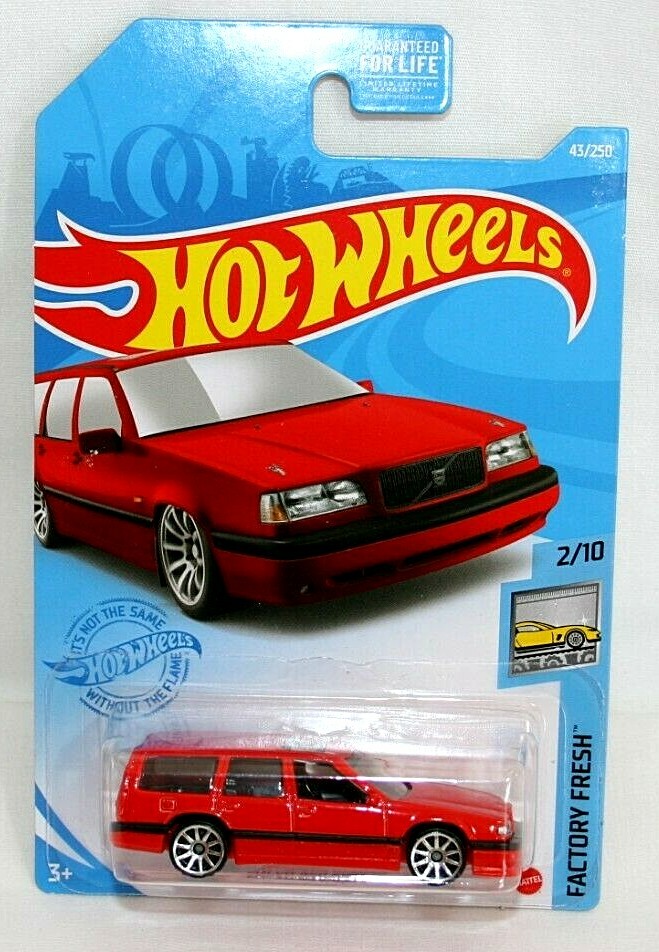 Voiture Miniature Hot Wheels 1/64 Volvo 850 Estate Jaune - Série Mainline 2021 #2/10