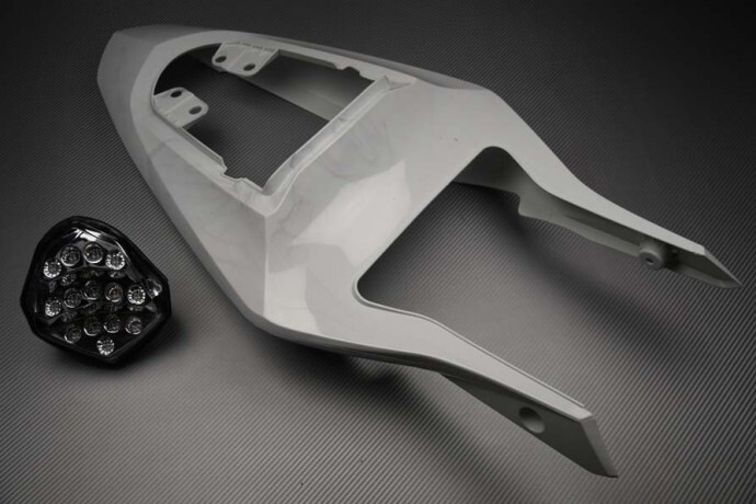 Rénovation moto avec le carénage arrière et feu transparent Suzuki GSXR 1000 2003