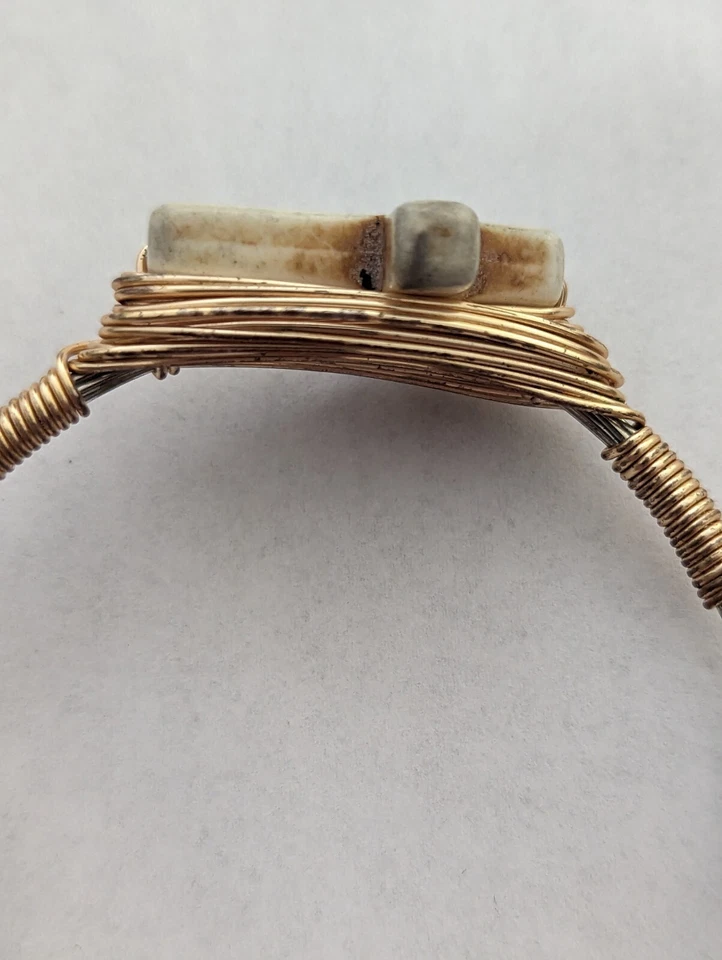 Brazalete Cruz Religiosa Envuelto en Alambre Tono Dorado Hecho a Mano Foto 4 de 4