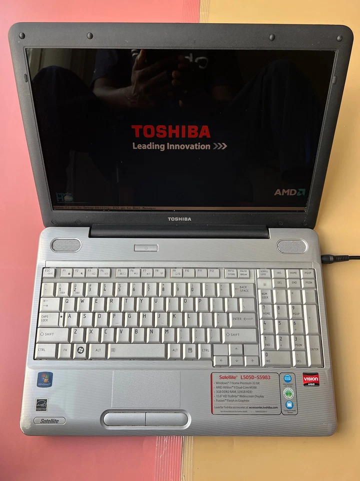 Toshiba Satellite L505D-S5983 AMD DUAL-CORE @ 2.0GHz 1GB RAM 0GB HDD PARTS - Image 2 of 4